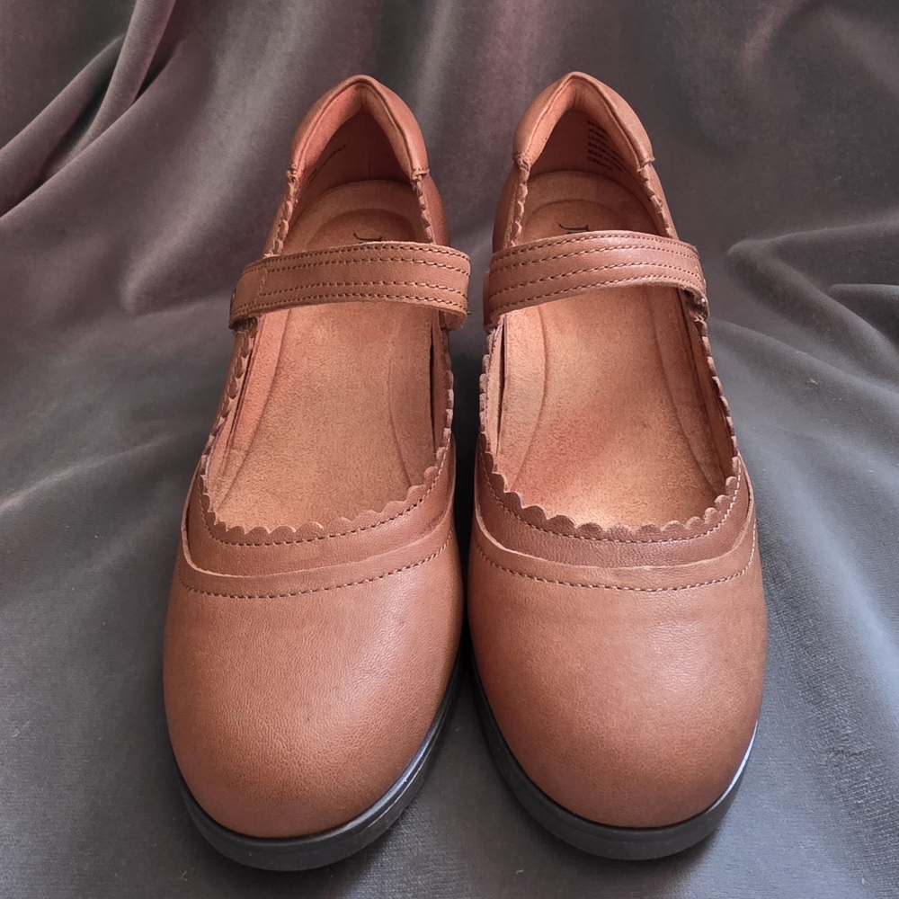 Jambu-The Vanessa Mary Jane in Light Brown - Picture 7 of 10